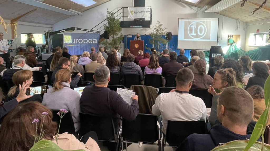 Opening met keynote speeches tijdens de eerste dag van de Europea International cursus en seminar 'Cultivating Change: Education for Climate-Smart Agriculture' in Denemarken, september 2025. 1920x1080pixels